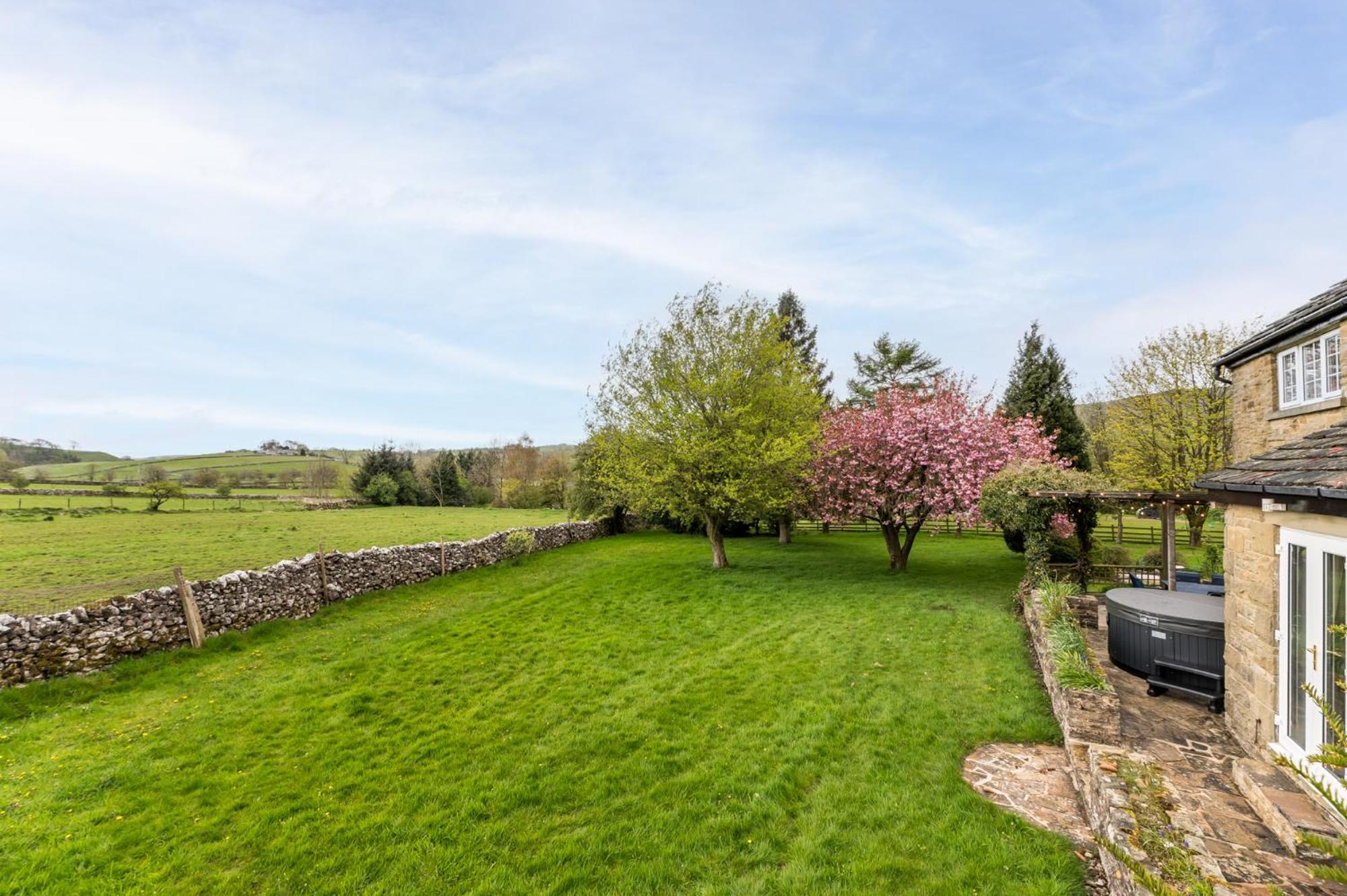 Central Malham Wellbeing Escape With Hot Tub Sleeps 8 Exterior photo