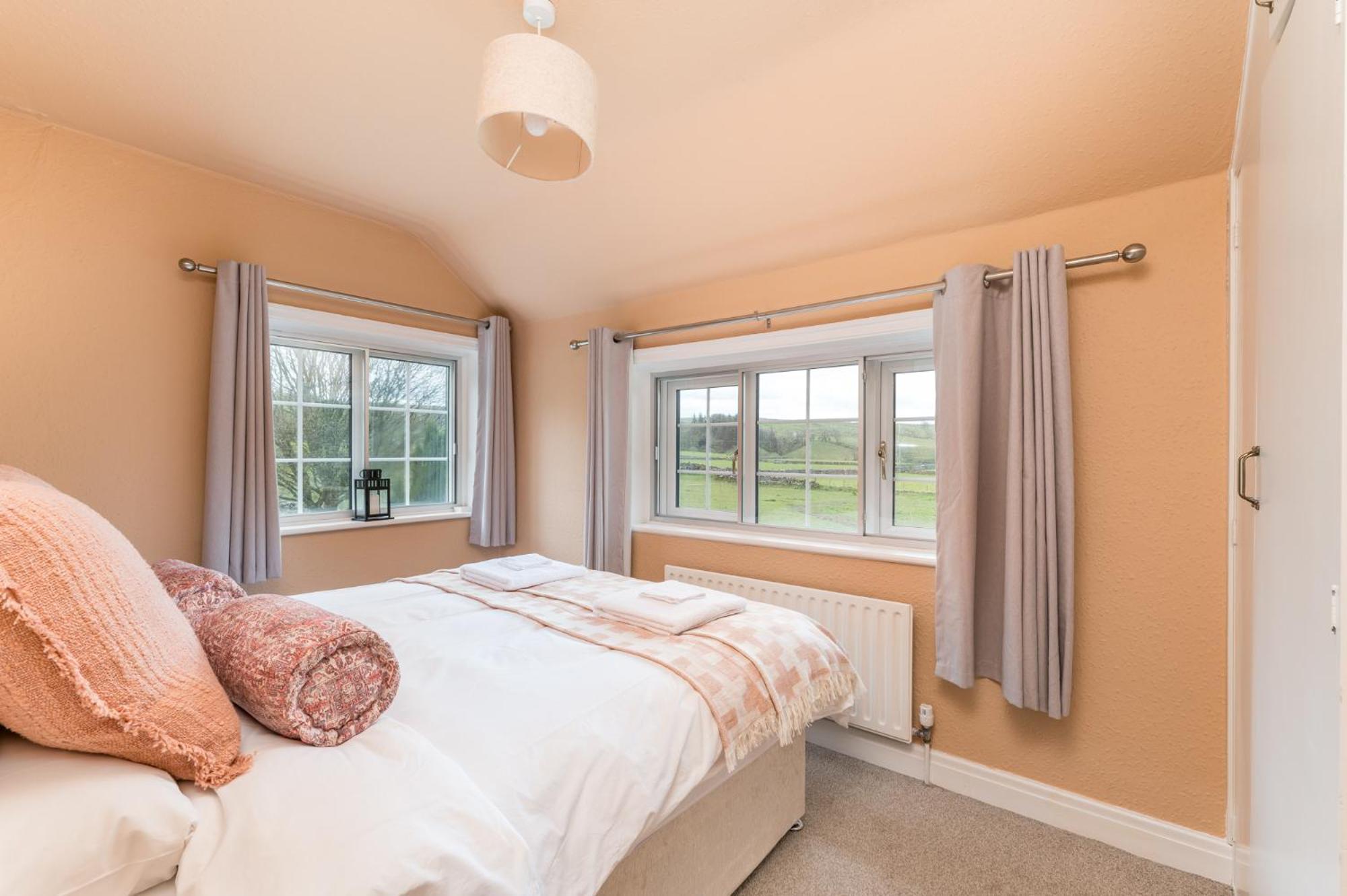 Central Malham Wellbeing Escape With Hot Tub Sleeps 8 Exterior photo
