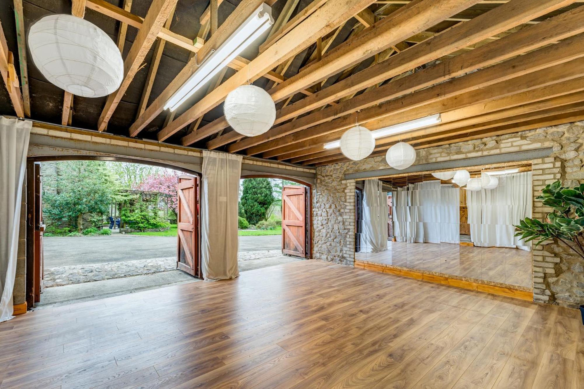 Central Malham Wellbeing Escape With Hot Tub Sleeps 8 Exterior photo