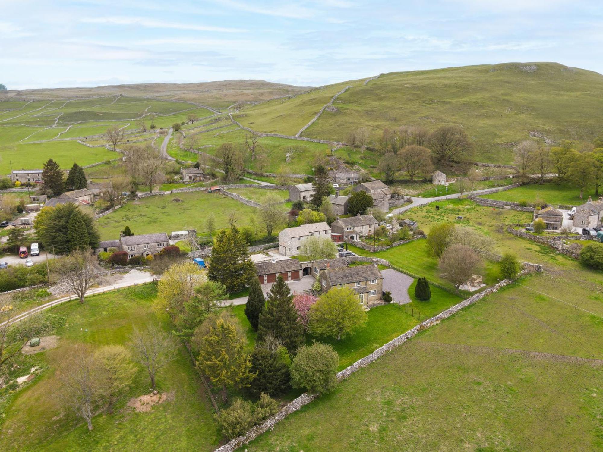 Central Malham Wellbeing Escape With Hot Tub Sleeps 8 Exterior photo