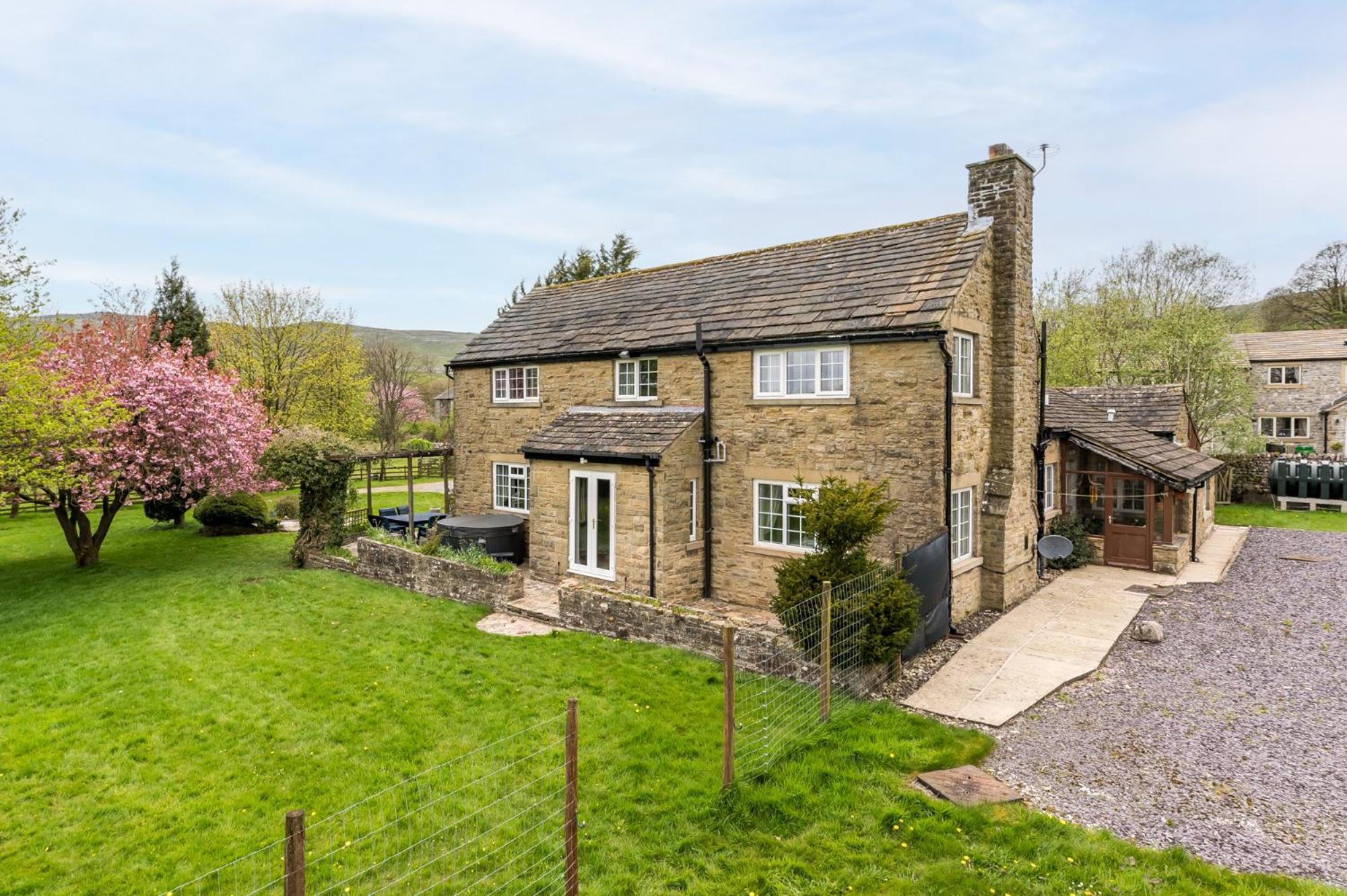 Central Malham Wellbeing Escape With Hot Tub Sleeps 8 Exterior photo