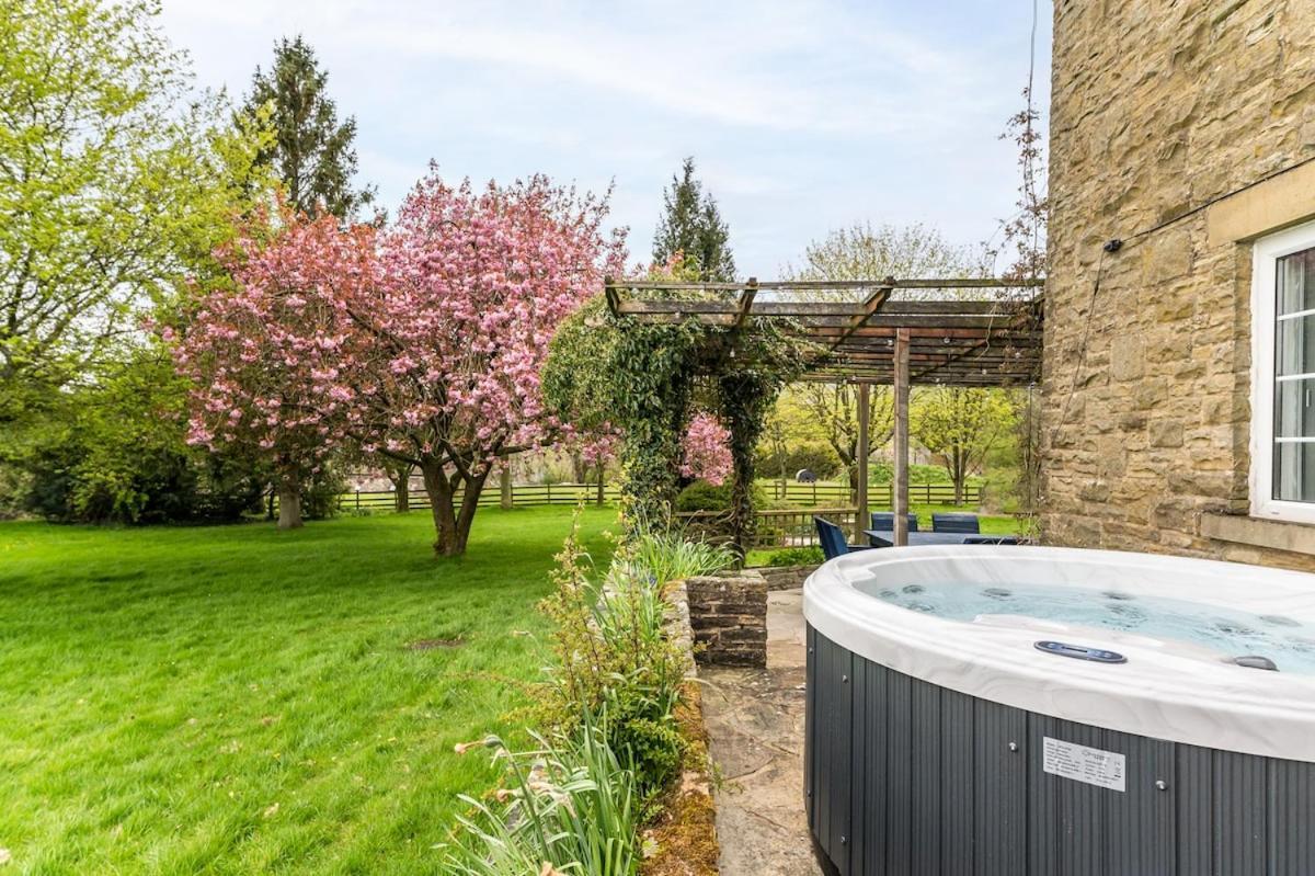 Central Malham Wellbeing Escape With Hot Tub Sleeps 8 Exterior photo